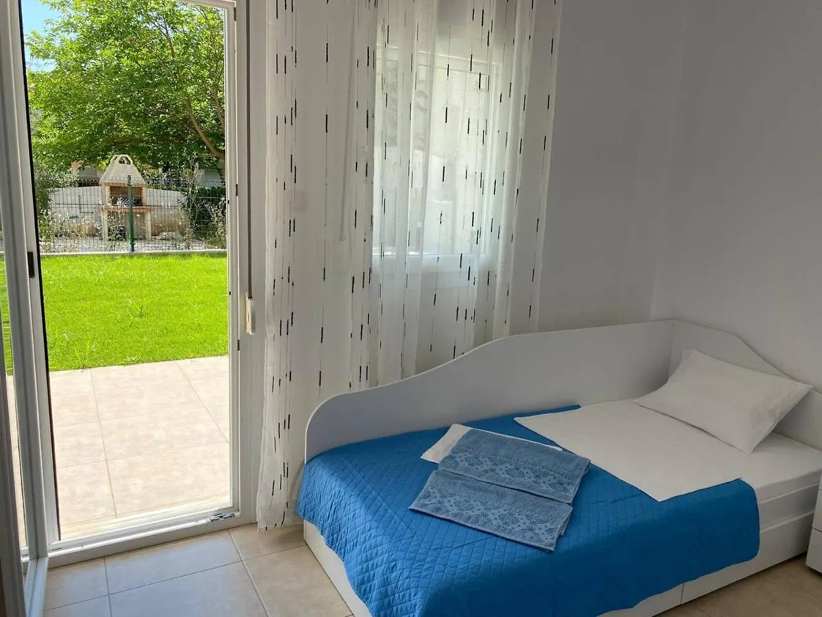 Lili House In Nikiti 150M From The Beach 0*, 니키티