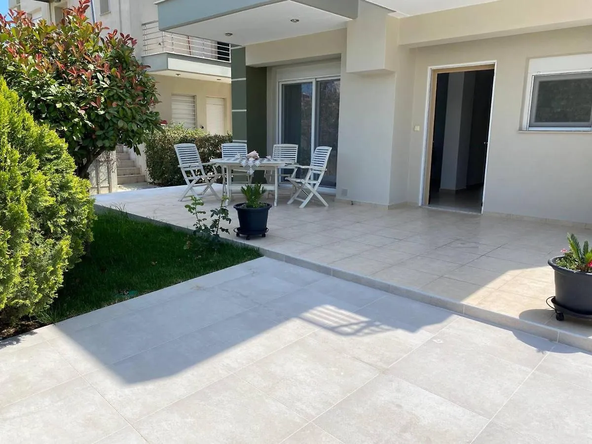Lili House In Nikiti 150M From The Beach Никити