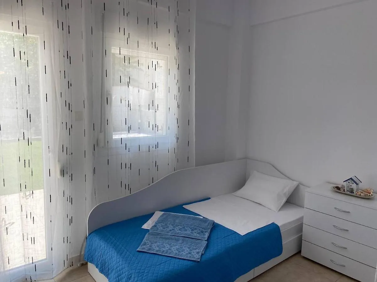 Lili House In Nikiti 150M From The Beach