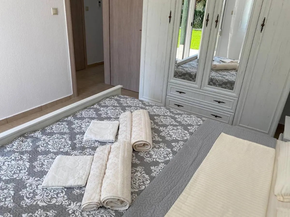 Lili House In Nikiti 150M From The Beach Апартаменты Никити