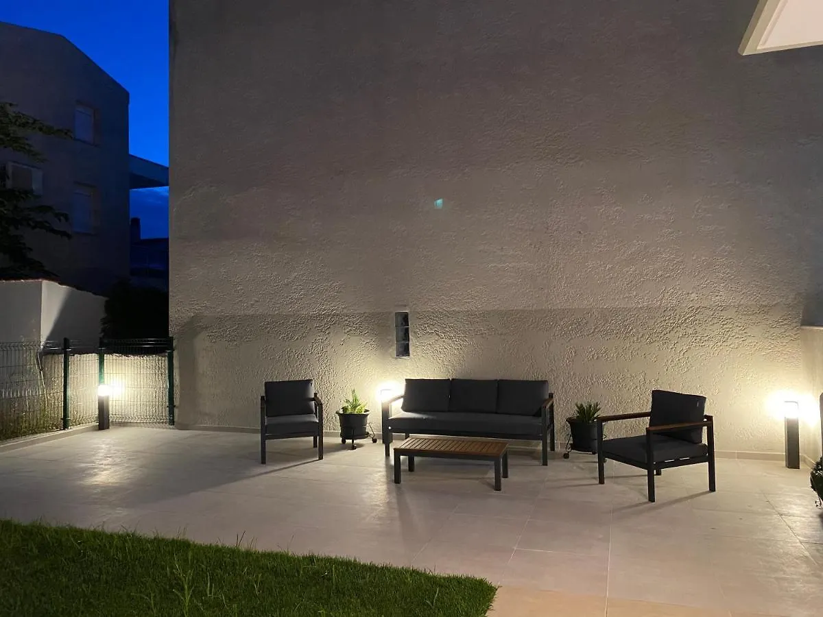 Lili House In Nikiti 150M From The Beach Никити